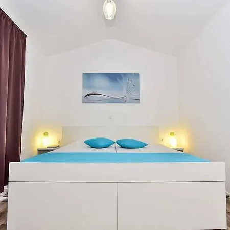 Dili By Interhome *